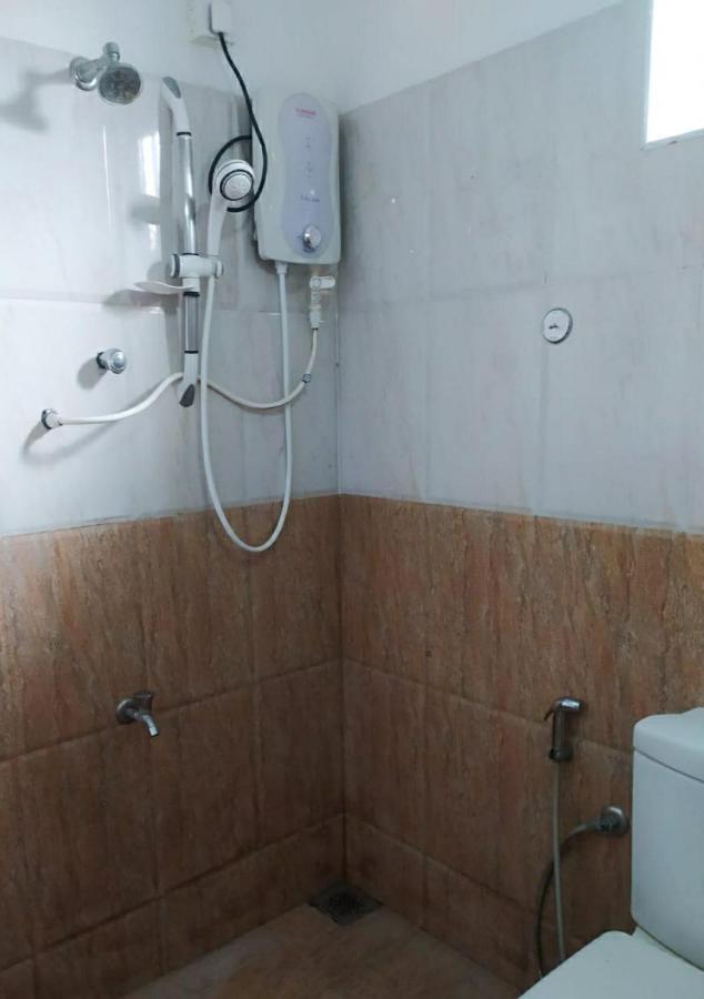 River Side Holiday Inn Уелигама Екстериор снимка