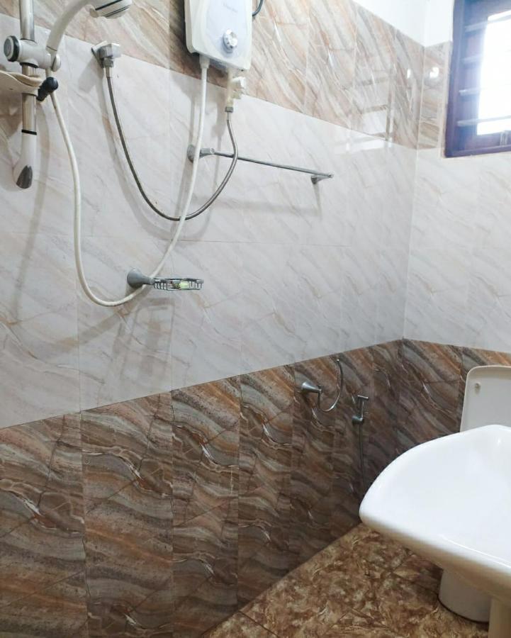River Side Holiday Inn Уелигама Екстериор снимка