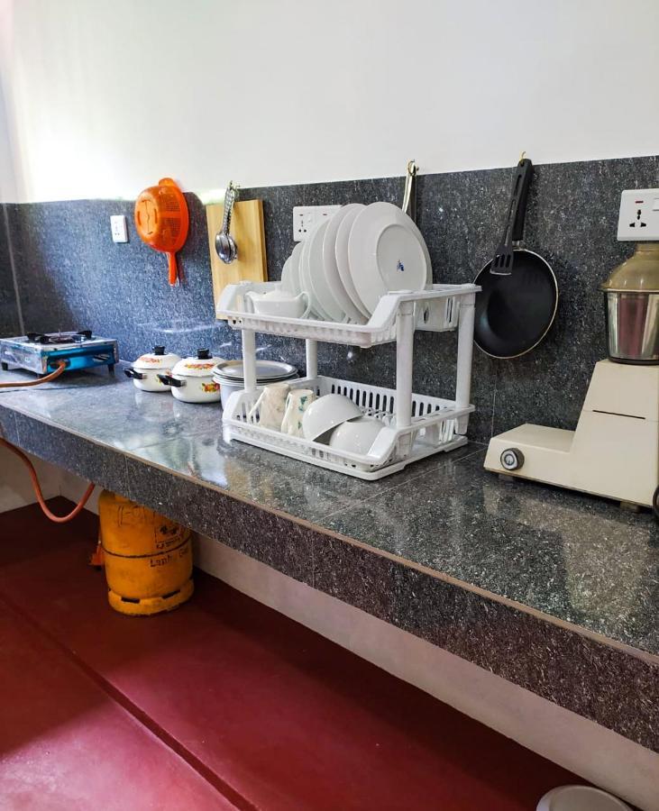 River Side Holiday Inn Уелигама Екстериор снимка